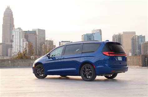 2021 Chrysler Pacifica Minivan Named Top Safety Pick By Iihs