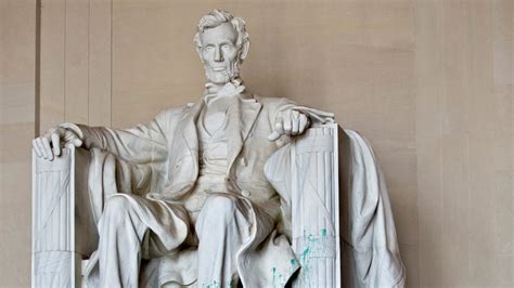 Vandalism Suspect Queried On Lincoln Memorial Damage