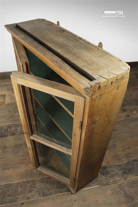 Green glazed tile is a classic complement to dark green kitchen cabinets: Green Interior Antique Pine Glazed Display Cabinet