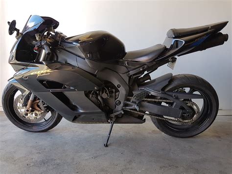 The engine produces a maximum peak output power of and a maximum torque of. 03/2004 Honda CBR1000RR Fireblade - Lot 1054416 | ALLBIDS