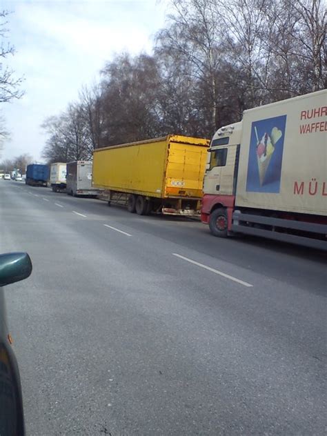 Dreck Kaputte Lkw Und Keine Pkw Parkplätze Essen Nord