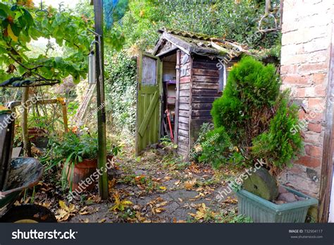 Old Garden Shed Stock Photo 732904117 Shutterstock