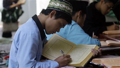 Beragam Kitab Kuning Yang Umum Dipelajari Di Pesantren Ramadan