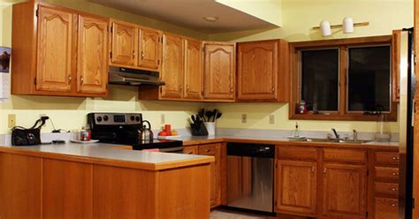As a home stager & color consultant, i see a lot of oak cabinets and my goal is to make them look fresh and updated. 5 Top Wall Colors For Kitchens With Oak Cabinets | Kitchen ...