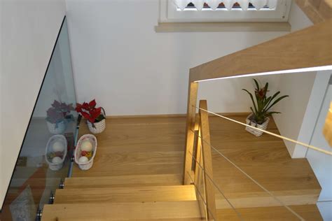 L'asse centrale o piantone o tige, che è. Illuminare la scala con il corrimano | Blog Speziale Scale