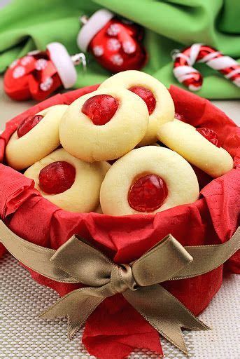 Sift cornstarch, flour, icing sugar together. CHRISTMAS SUGAR COOKIES WITH CREAM CHEESE FROSTING ...