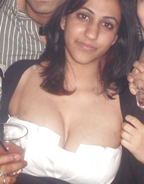 Desi Big Boobs Deep Cleavage In Blouse Image Hd Sexy