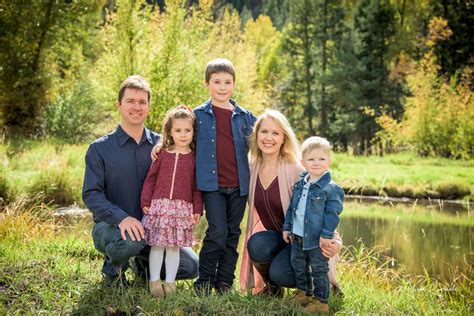 Butcher Family Portraits in Durango Colorado | Family portraits, Portrait, Outdoor family portraits