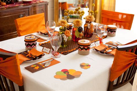 Summer blue and white tablescape for a dinner party. Party Reveal: Kid-Friendly Thanksgiving Table