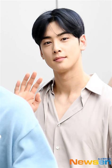 Cha eun woo (born lee dong min) is a south korean singer, actor, and member of the boy group 'astro'. ASTRO's Cha Eun Woo makes jaws drop with his visuals and ...