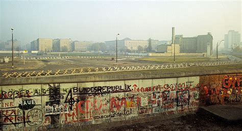 Der potsdamer platz das herz der hauptstadt 1990. Another (brick in the) Wall | Das Reiseblog