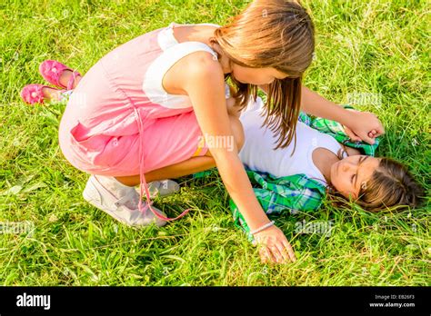 Two Little Girls Fighting Stock Photo Alamy