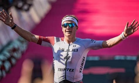Triathlet kristian blummenfelt hat norwegen bei den sommerspielen in tokio die erste olympische goldmedaille seit neun jahren beschert. Le record du monde Strava IRONMAN 70.3 de Kristian Blummenfelt