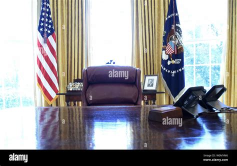 Oval Office Desk Background