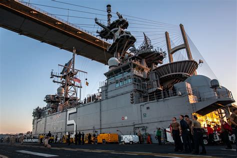 3000 Sailors And Marines Arrive In Middle East Aboard Uss Bataan Uss Carter Hall Defence