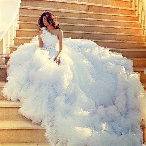 Https://wstravely.com/wedding/white Fluffy Wedding Dress