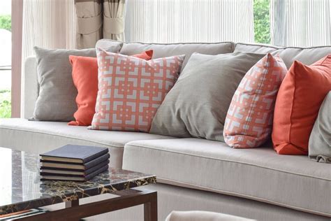 35 Sofa Throw Pillow Examples Sofa Décor Guide Cushions On Sofa