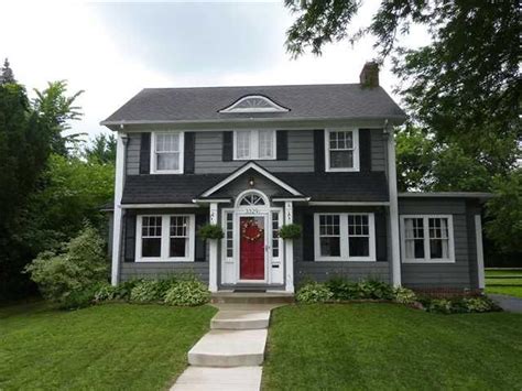 Gray House Black Shutters Red Door Doing A Wonderful Forum Diaporama