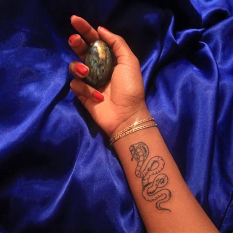 Jasmineloren The Girl With The Cobra Tattoo Dope Tattoos Hand Tattoos