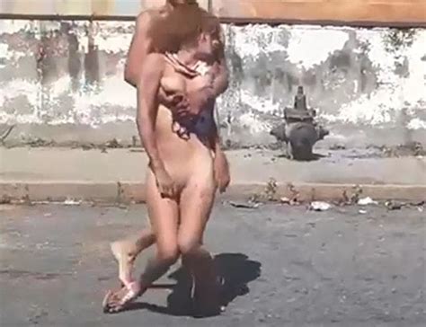 【動画あり】エロい身体した女泥棒、全裸のまま気絶させられこうなる ポッカキット