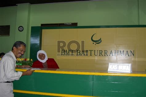 Pengertian bmt lembaga keuangan mikro • beroperasi dengan prinsip bagi hasil • menumbuhkembangkan bisnis usaha mikro dan kecil operasi • mengangkat derajad dan martabat. Pengajuan Dana BMT ke LPDB Dinilai Masih Rumit | Republika Online