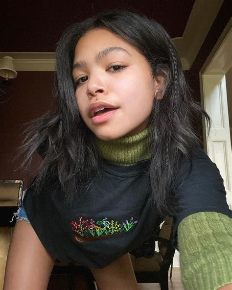 We estimate that navia robinson has a current net worth of $371,850 largely based on the estimated salary and income of $138. 118.7 ezer kedvelés, 775 hozzászólás - Navia Robinson ...