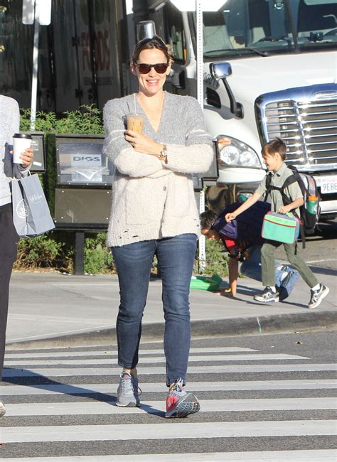Jennifer Garner Street Style Out In Brentwood December 2015 Celebmafia