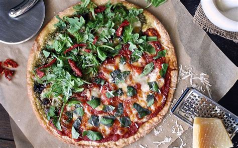 La soluzione migliore è chiamare una pizzeria con consegna a domicilio per ordinare la nostra pizza preferita e aspettarla comodamente a casa. 7 Best Places for Pizza in Rome - Cookly
