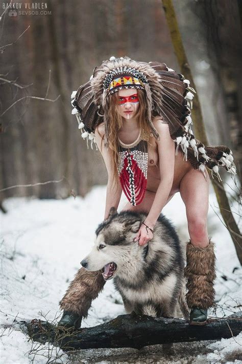 Безмолвие Севера Девушка НЮ и маламут Фото хаски и маламуты Warrior Woman Native