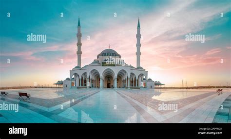 Sharjah Mosque Largest Masjid In Dubai Beautiful Traditional Islamic