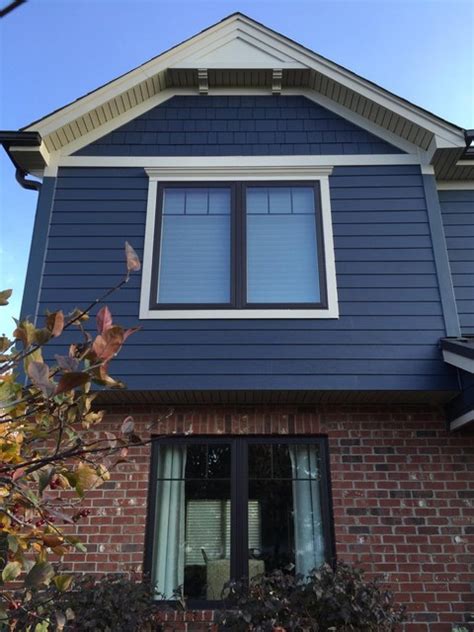 Dive Into Deep Ocean Blue Siding By James Hardie Traditional House