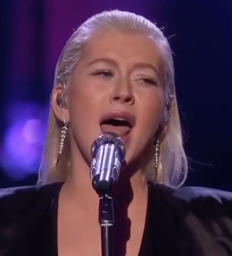 Christina Aguilera Honors Whitney Houston Pink Denies Throwing Shade At Ama Performance The