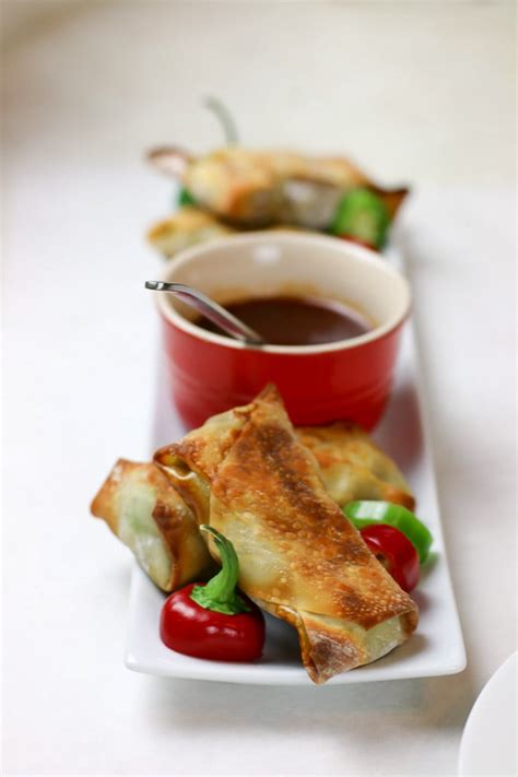 These avocado egg rolls are super quick and easy to make and are ready in under 20 minutes. Bacon Avocado Egg Rolls | Someday I'll Learn
