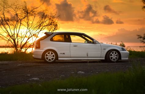 No details, so all the below are our observations. Jamaican Tuner Fast Feature: Ava's Honda Civic: EK9 Type-R
