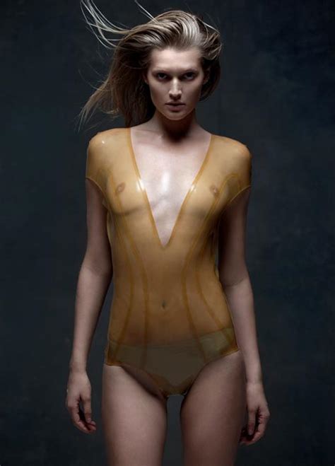 Toni Garrn Página fotos desnuda descuido topless bikini pezón