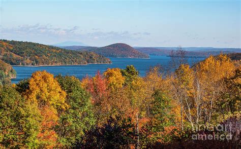 Veiw Of The Quabbin Resservoir From The Enfield Look Out Photograph By