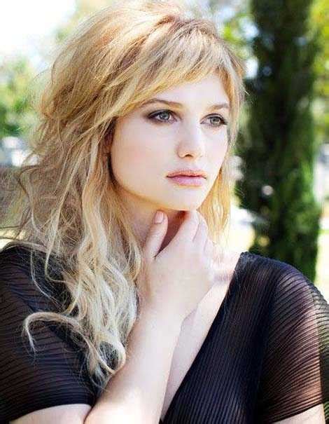 This curly hair with bangs gives you a trendy look and makes your face look more appealing. Fabulous Layered Hairstyles with Bangs in 2021 | Hairstylesco