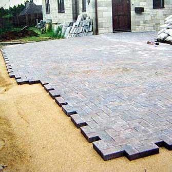 We have listed a number of driveway alternatives, and advantages and disadvantages to each to help you make an informed decision about your driveway. How To D.I.Y. Driveways | Diy driveway, Landscape design ...