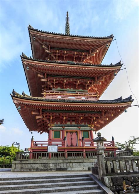Red Pagoda In The Famous Kiyo Mizu Dera Temple In Kyoto Japan Stock