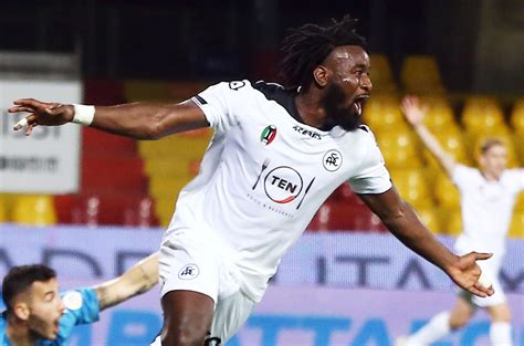 Vivi l'emozione della serie a calcio su gazzetta.it Nzola: "I miei gol per la salvezza dello Spezia" - Calcio ...