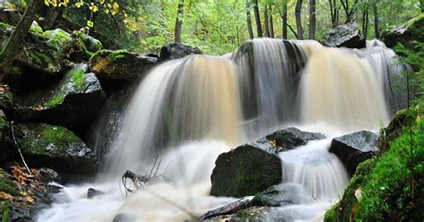 De ninglinspo is een schitterende wandeling in de ardennen en ook naam van het bergriviertje. Buitengewone wandeling langs de Ninglinspo, een uniek ...