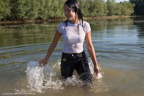 Levi's, kullandığı çizgiler ve yenilikçi tasarımlarıyla ikonik 501 modelinin özelliklerini devam ettiriyor. WWF 68747.2 - WOW!!! Thanks! nt - Wetlook World Forum V5.0