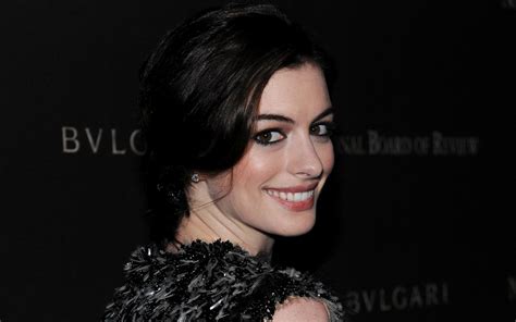 1920x1200 Anne Hathaway Close Up Wallpapers 1200p Wallpaper Hd