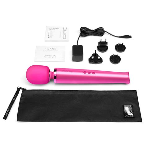 Le Wand Rechargeable Vibrating 10 Speed Wand Massager Cirilla S