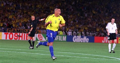 Tem ronaldo e romário no ataque, e cr7 no banco de reservas. Isältä huvittava jekku: poika halusi Ronaldon kampauksen ...