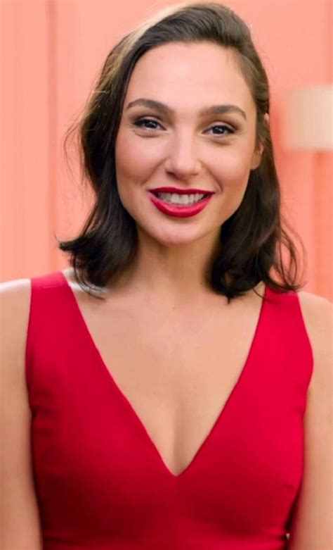 Gal Gadot Goes Braless In Plunging See Through Dress Ewwfeed News