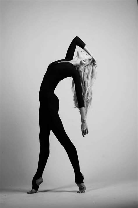 Pin By Sisi On Dance 2 Ballet Poses Dance Photography Poses Ballet