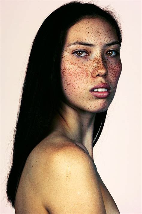 These Portraits Celebrate The Joy Of Having Freckles Tache De