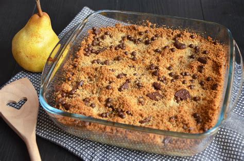 Crumble aux poires et au chocolat à la farine de châtaigne