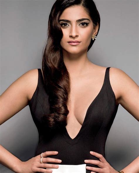 50 Hot Sonam Kapoor Cute Pictures And Hot Wallpapers Hd Indiatelugucom